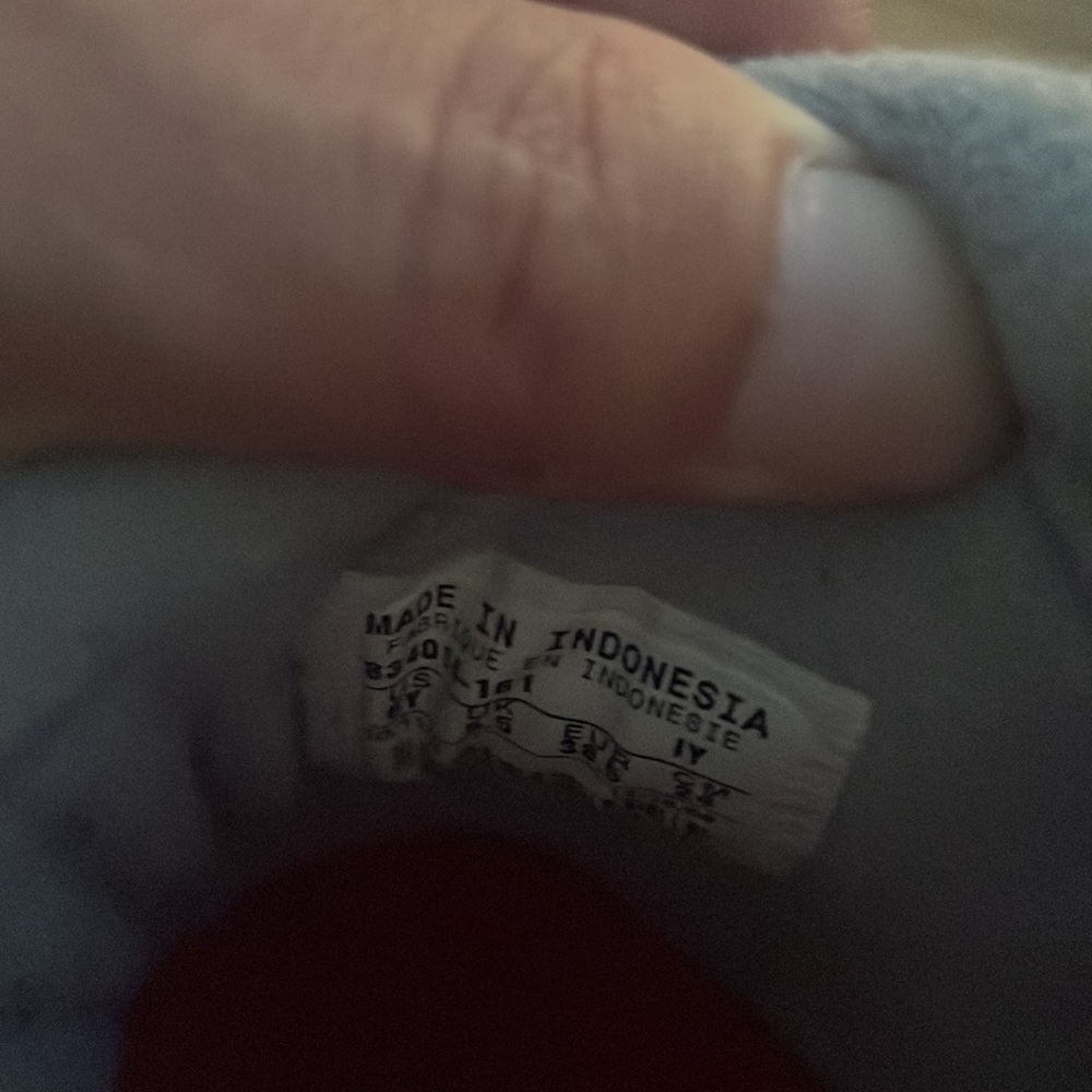 Jordan, retro 3 fire red made in Indonesia. Size 6 - Picture 2 of 4